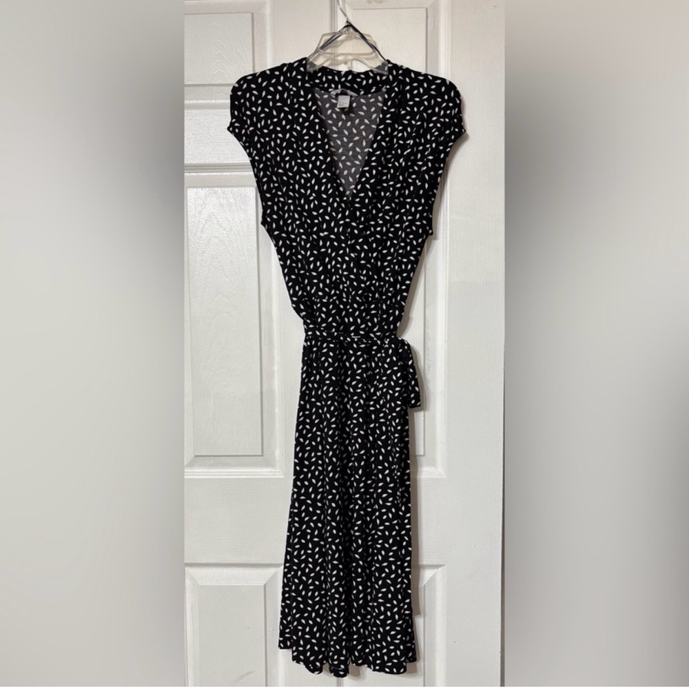 H&M Women’s Large Black and White Leaf Print Midi Dress